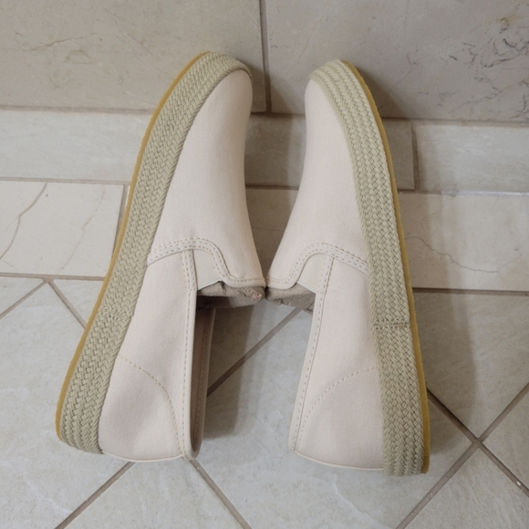 UGG NWOT Bren Slip on Sneakers size 10. - Picture 3 of 9